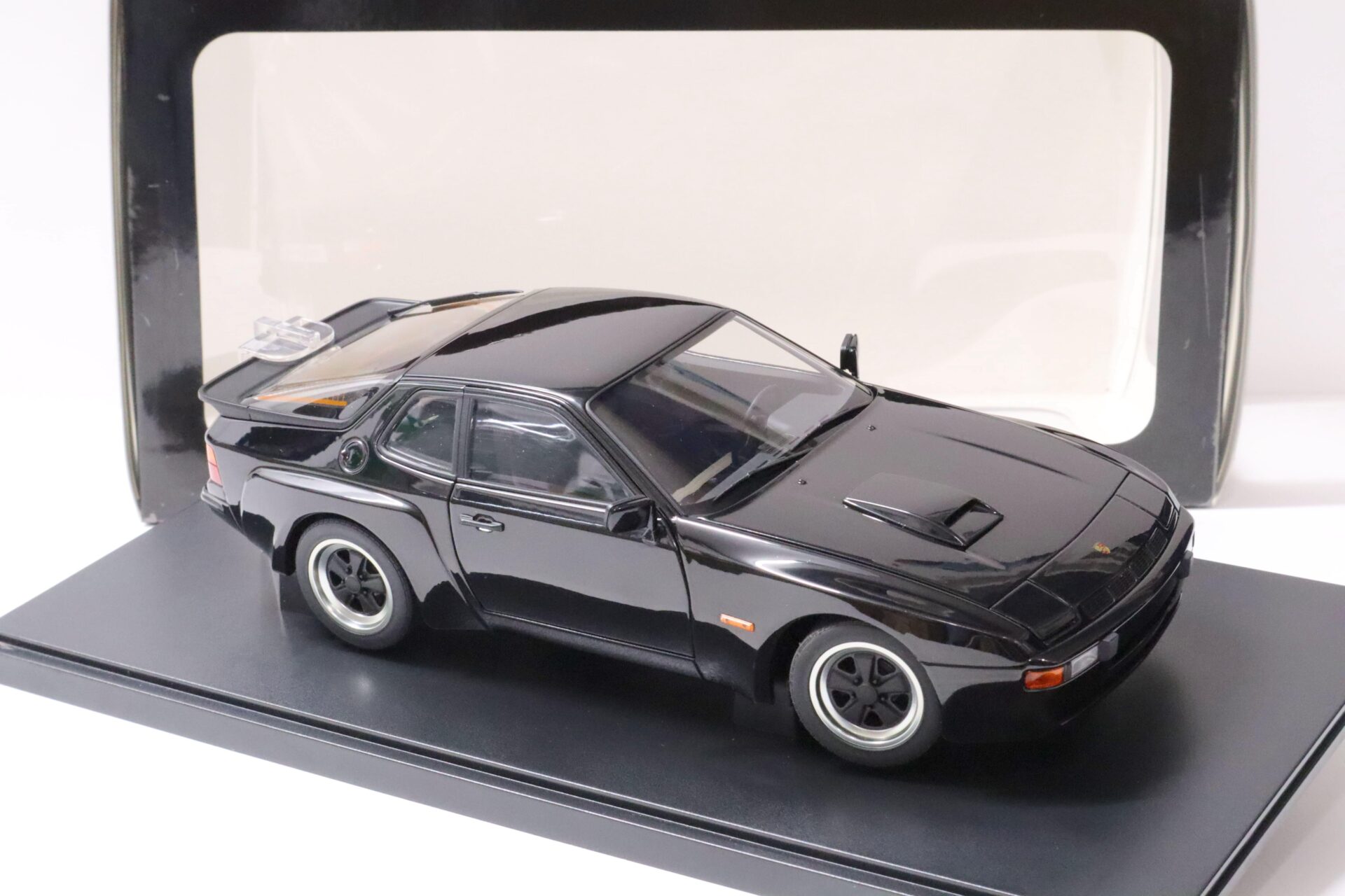1:18 AUTOart Porsche 924 Carrera GT 1980 black