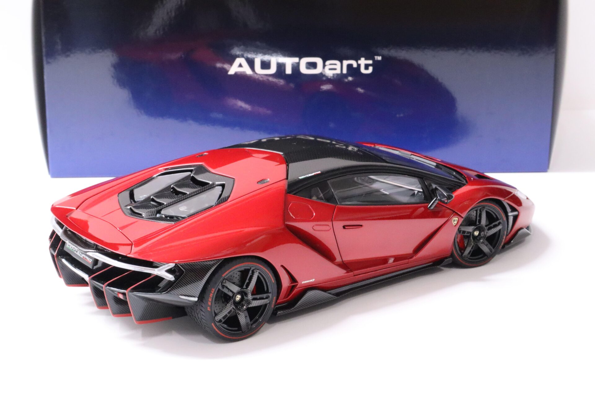 1:18 AUTOart Lamborghini Centenario 2017 Rosso Efesto/ metallic red 79112