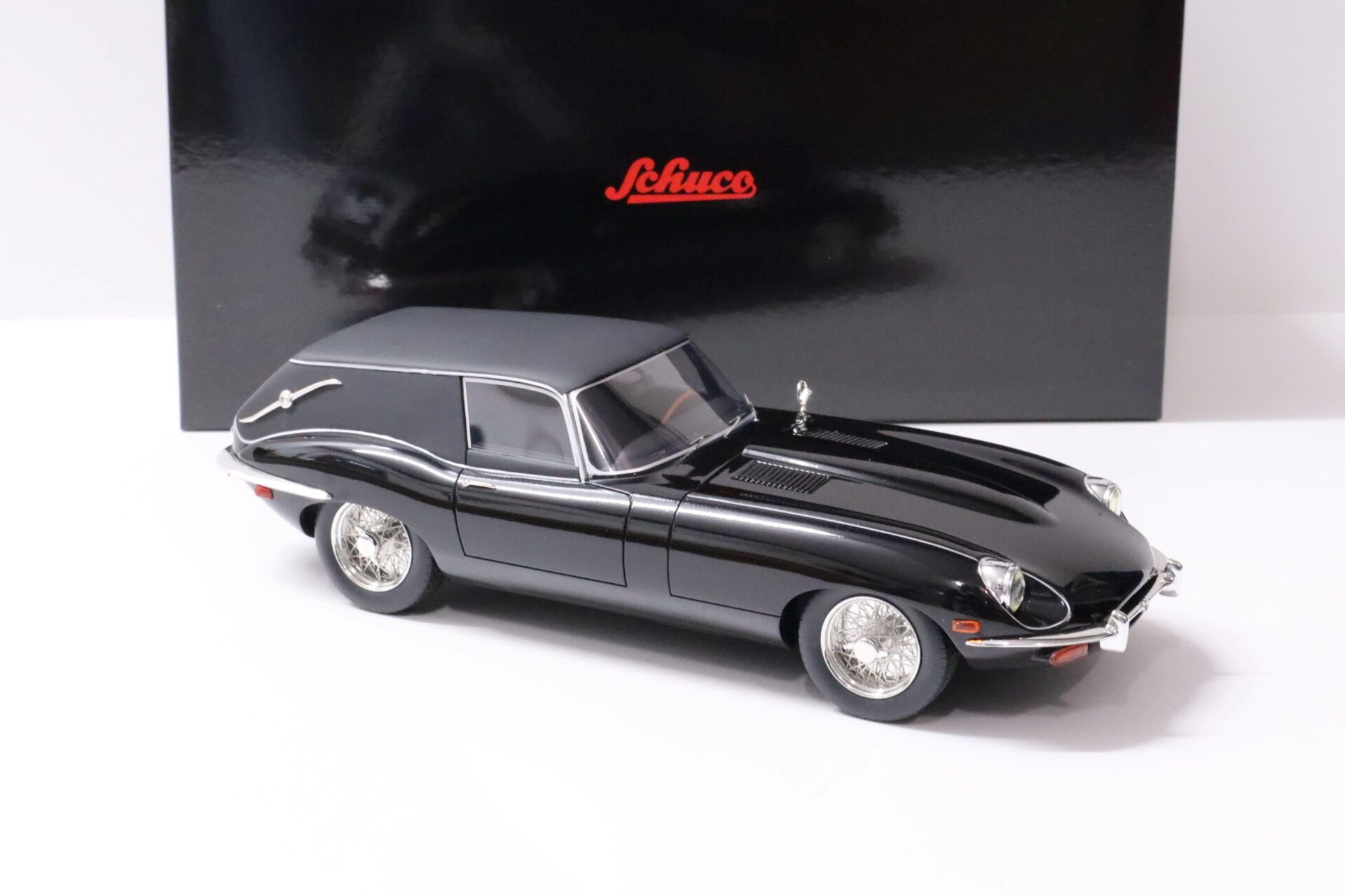 1:18 Schuco Jaguar E-Type Shooting Brake Hearse black
