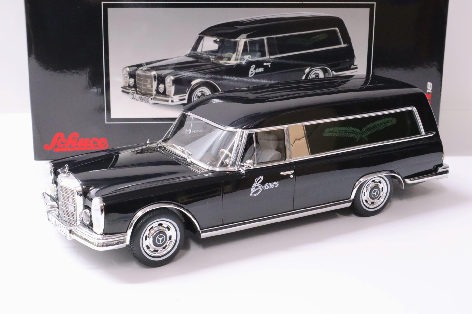 ID 61506 orig.jpg 1:18 Schuco Mercedes 600 Bestattungswagen HEARSE black