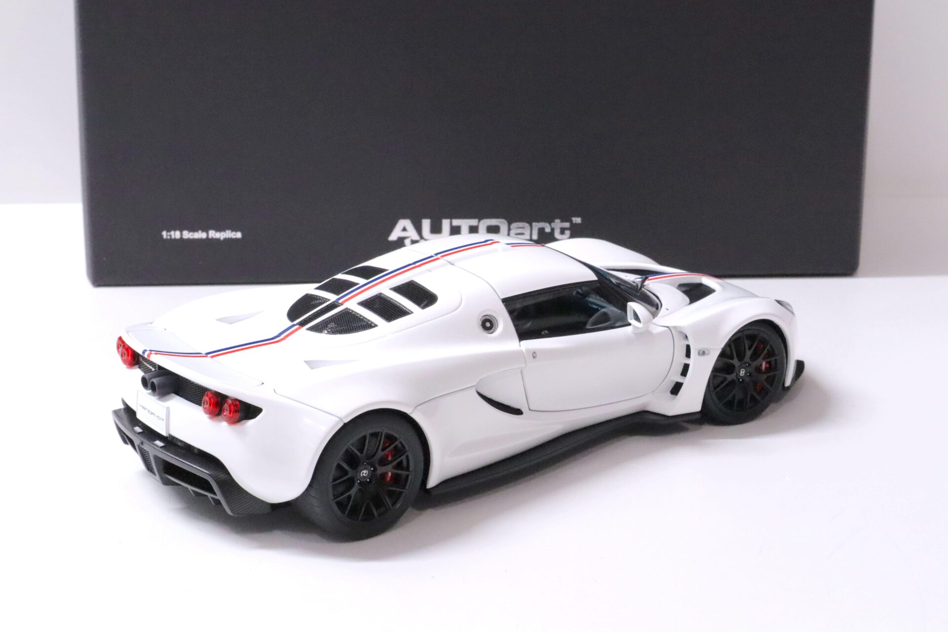 1:18 AUTOart Hennessey Venom GT Spyder 2010 white World Fastest Edition Die-Cast