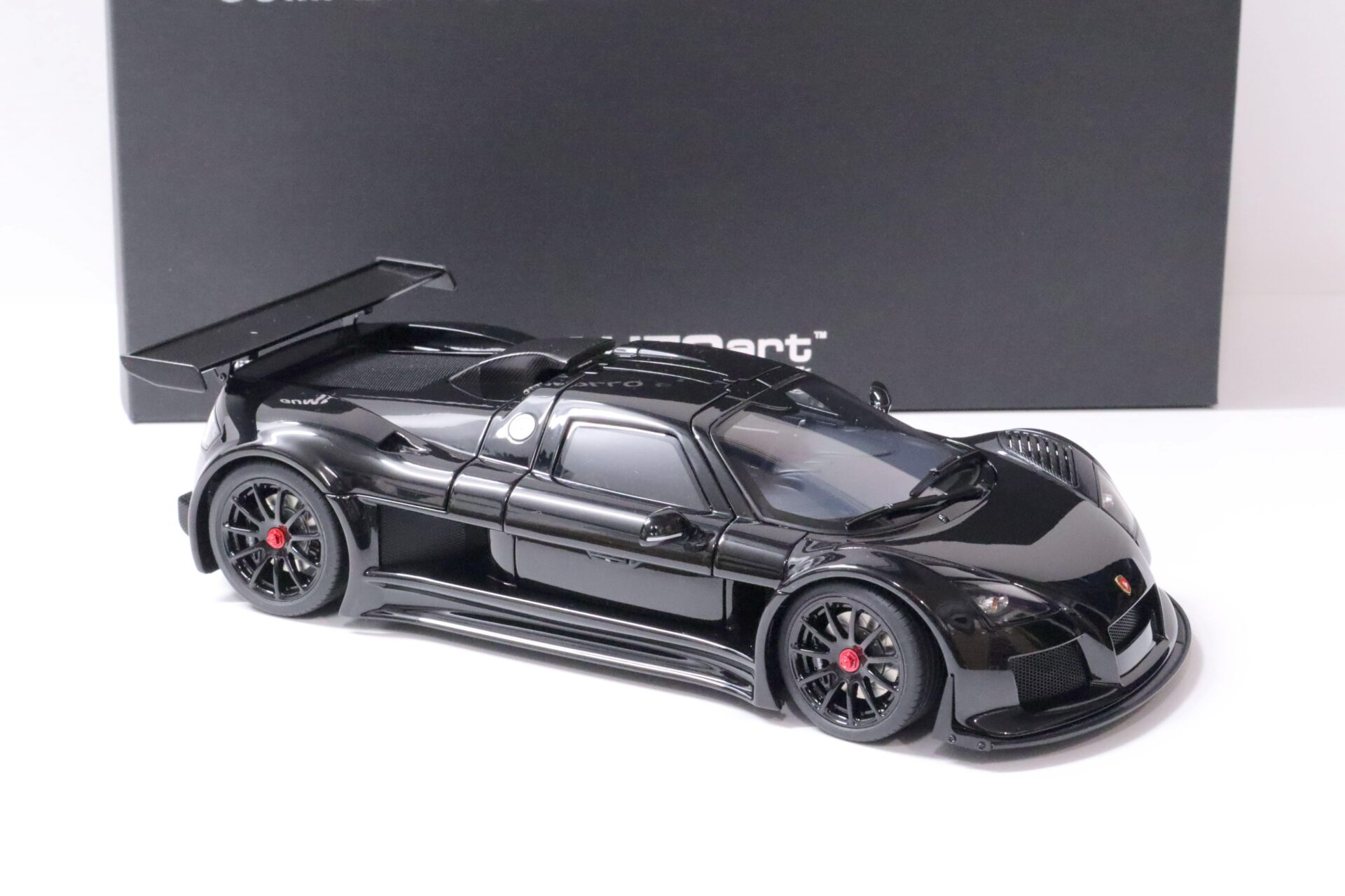 1:18 AUTOart Gumpert Apollo S black Die-Cast 71301