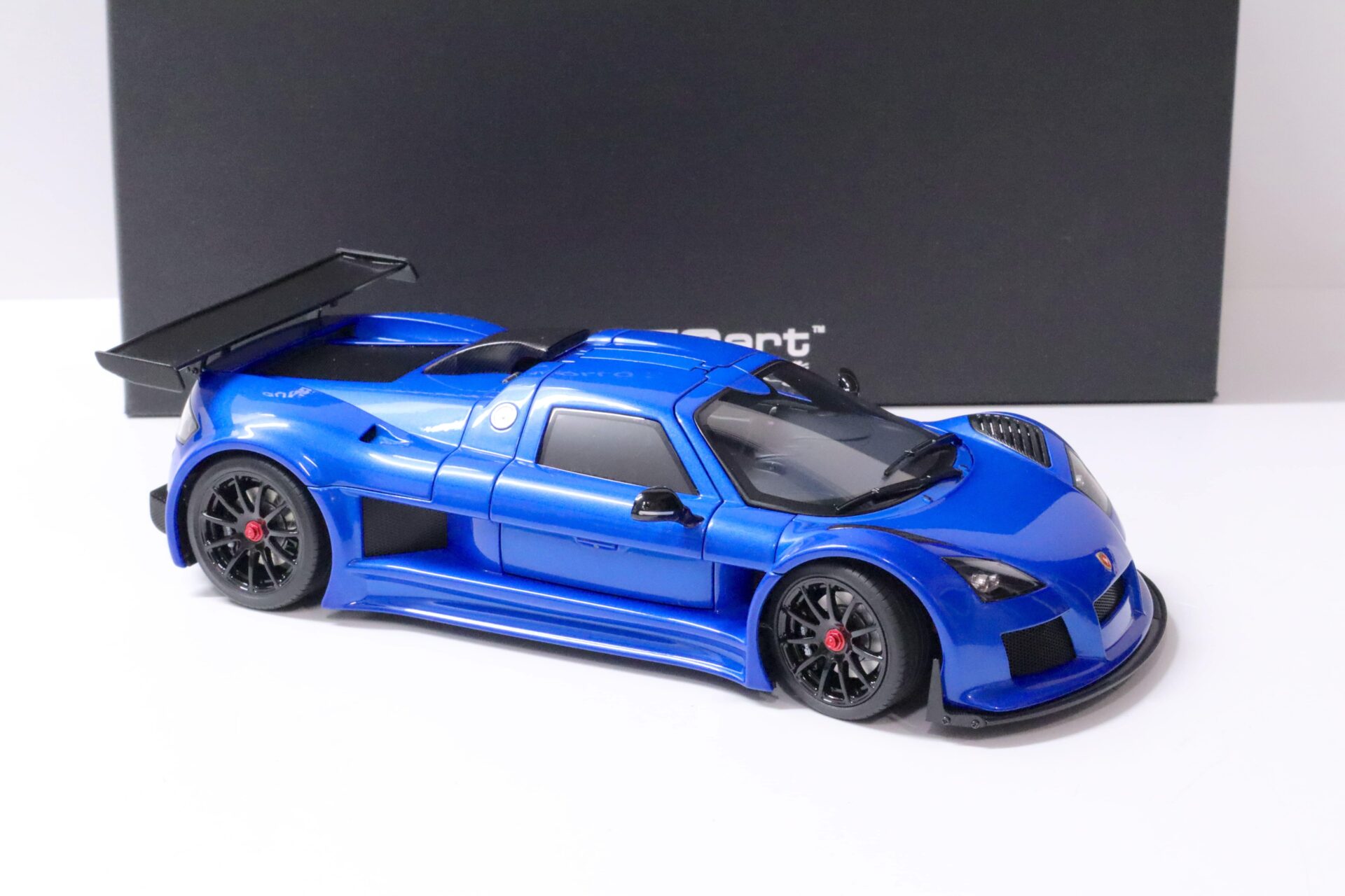1:18 AUTOart Gumpert Apollo S blue metallic Die-Cast 71303