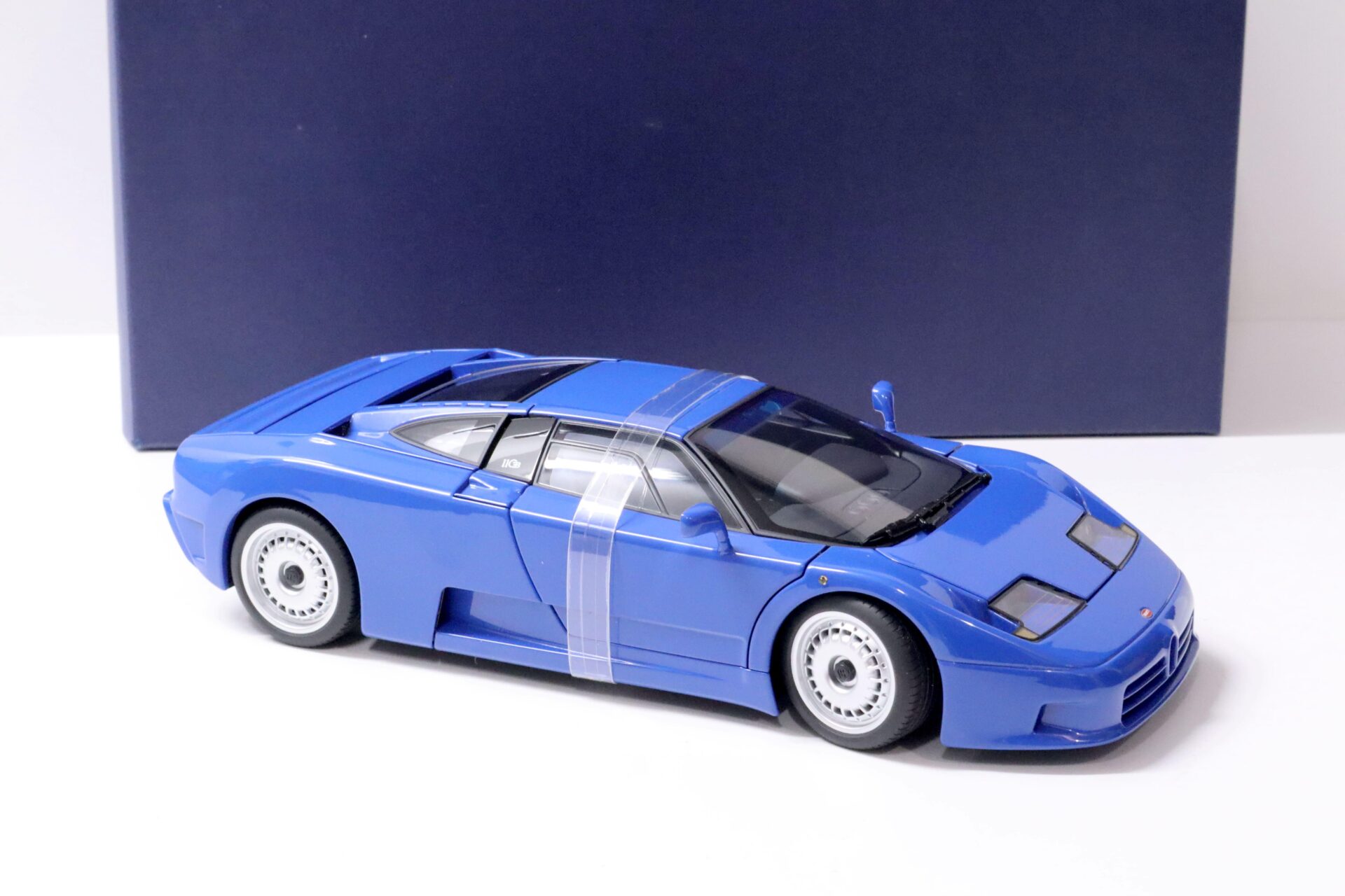 1:18 AUTOart Bugatti EB110 GT Coupe blue 1991 Die-Cast
