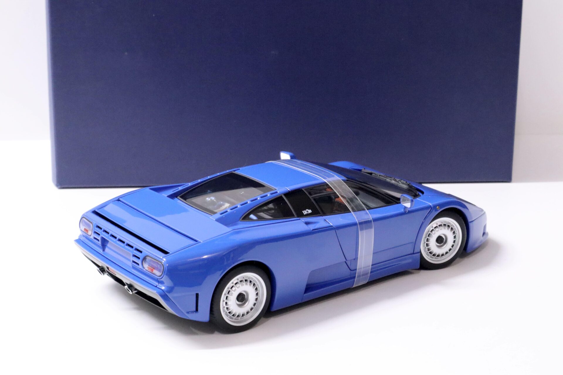 1:18 AUTOart Bugatti EB110 GT Coupe blue 1991 Die-Cast