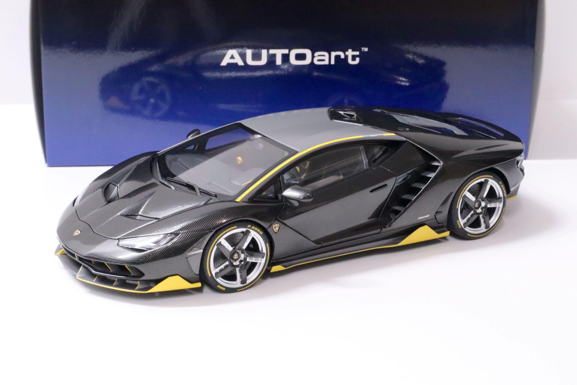 ID 61640 orig 1.jpg 1:18 AUTOart Lamborghini Centenario 2017 Clear Carbon/ yellow 79114