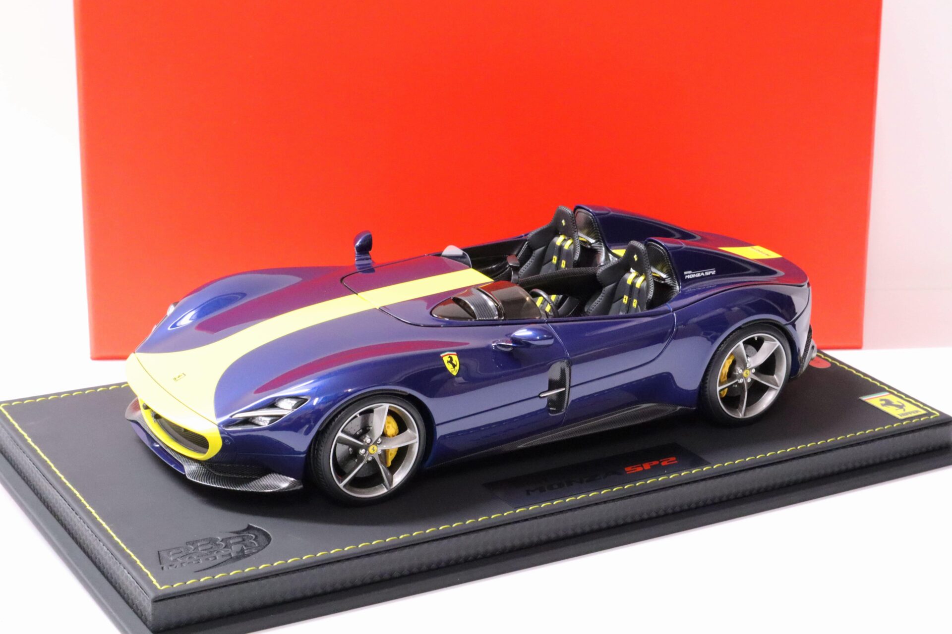 ID 61704 orig 1.jpg 1:18 BBR Ferrari Monza SP2 blue Tour de France/ yellow stripes with display Limited Edition