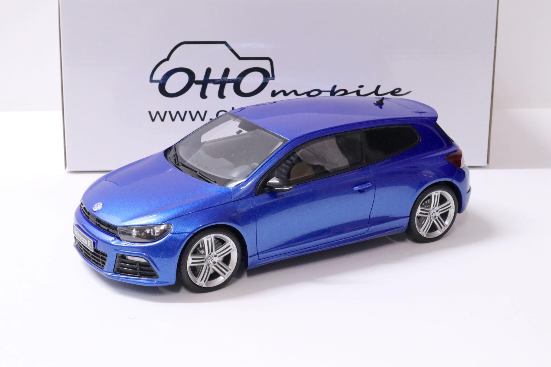 ID 61717 orig.jpg 1:18 OTTO mobile OT390 VW Scirocco 3 Phase 1 R Rising blue metallic 2008