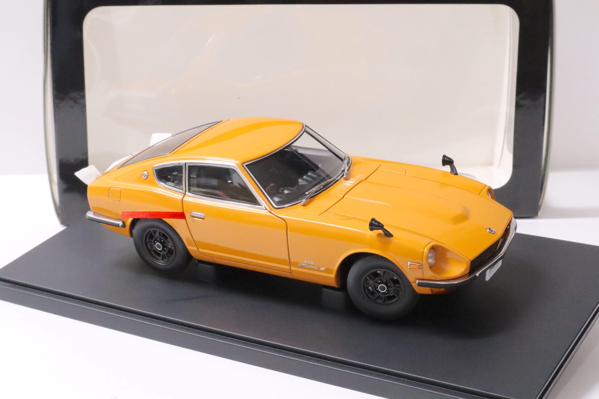 1:18 AUTOart Nissan Fairlady Z432 (PS30) Coupe RHD orange