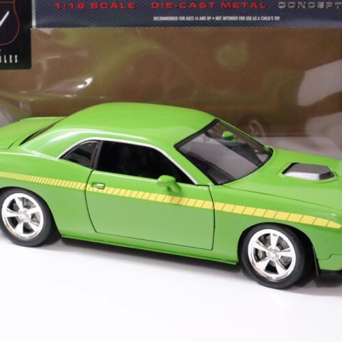 1:18 Highway61 Plymouth Cuda Concept Car 2009 Sublime green/ yellow stripe