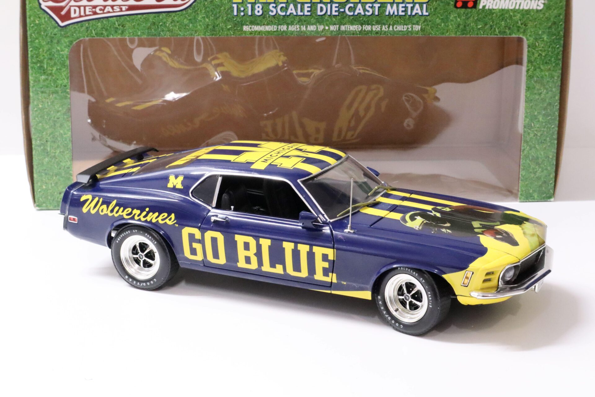 1:18 Highway61 Ford Mustang Boss 302 Coupe 1970 Sports Art Michigan Wolverines