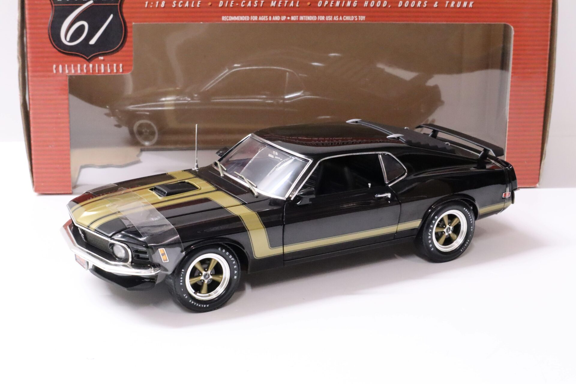 1:18 Highway61 Ford Mustang Boss 302 Coupe black/ gold stripes