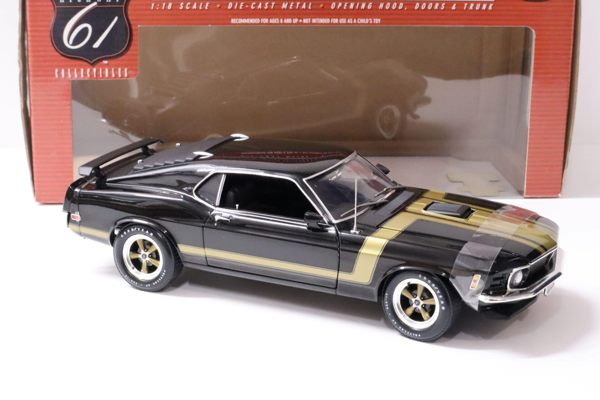1:18 Highway61 Ford Mustang Boss 302 Coupe black/ gold stripes