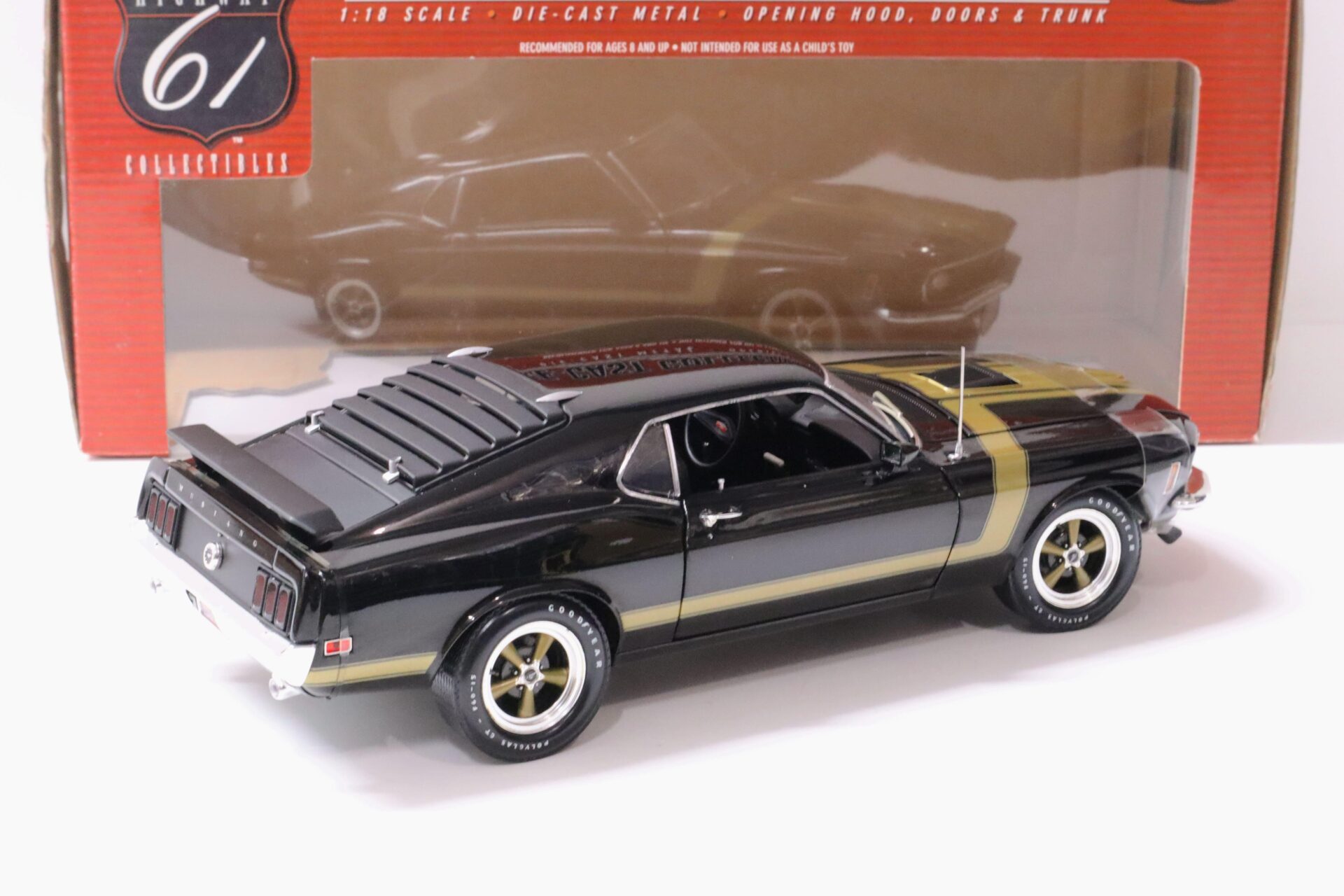 1:18 Highway61 Ford Mustang Boss 302 Coupe black/ gold stripes