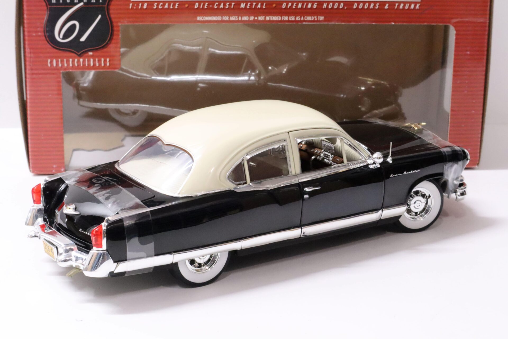 1:18 Highway61 Kaiser Manhattan 1953 black/ white 50435