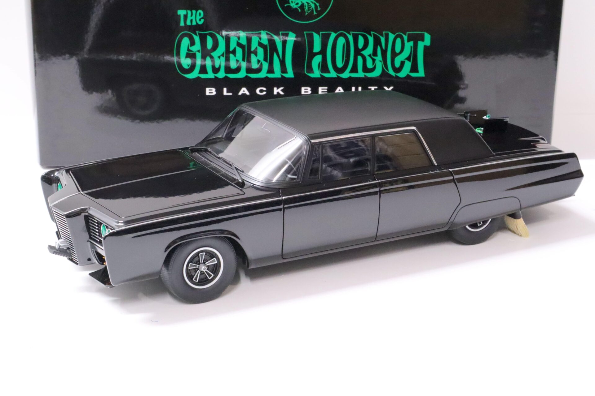 1:18 AUTOart Chrysler Imperial 1965 Black Beauty - The Green Hornet 71546