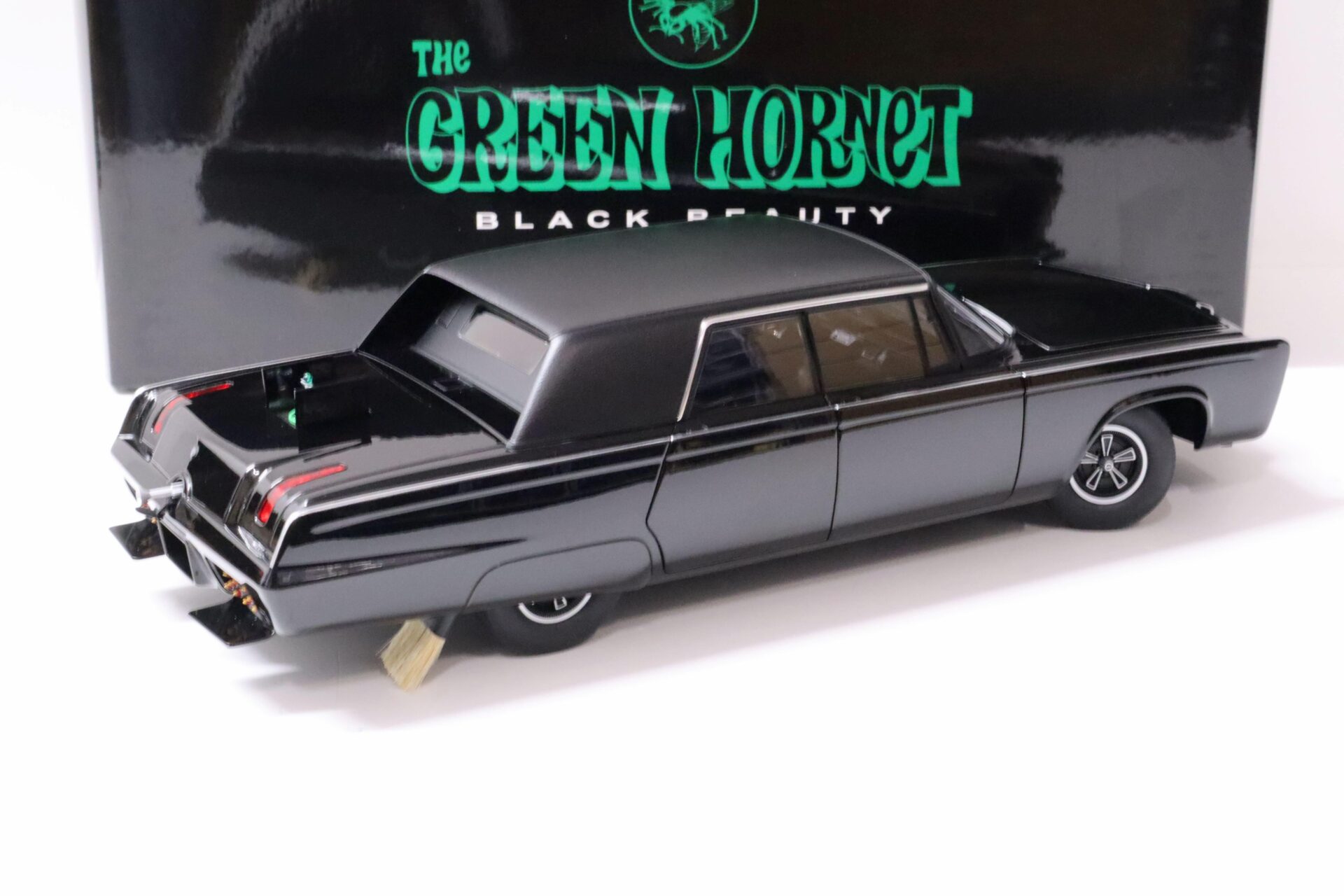 1:18 AUTOart Chrysler Imperial 1965 Black Beauty - The Green Hornet 71546