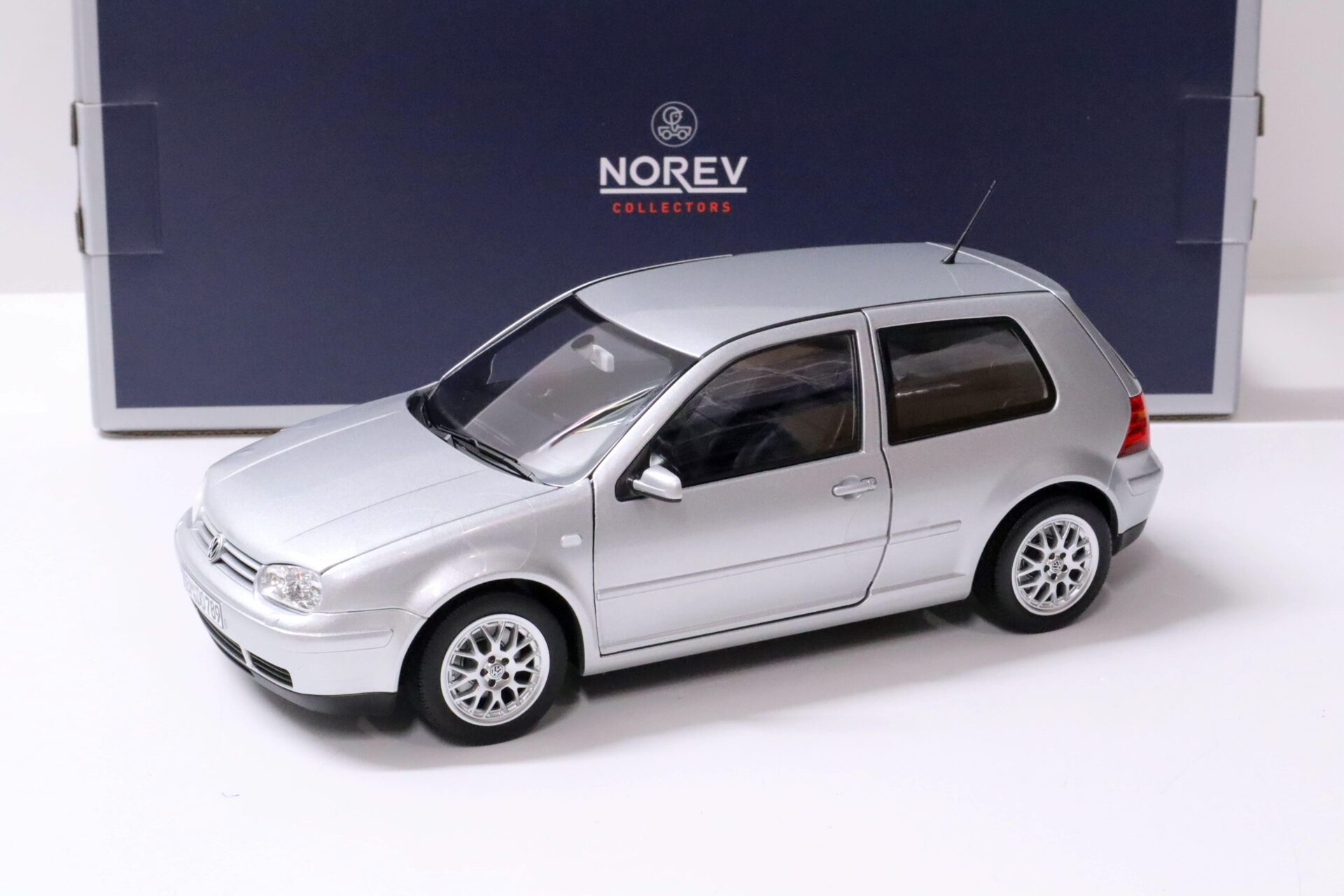 1:18 Norev VW Golf IV 4 GTI 1998 silver metallic 188570
