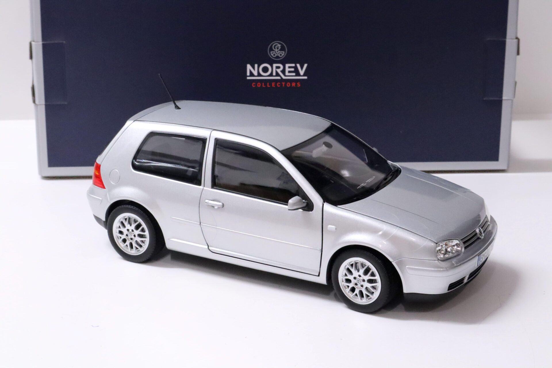 1:18 Norev VW Golf IV 4 GTI 1998 silver metallic 188570