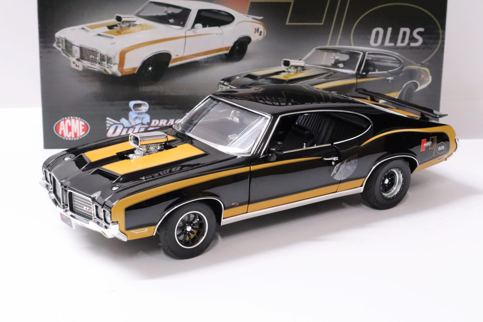 ID 62147 orig 1.jpg 1:18 ACME 1972 Oldsmobile 442 Coupe HURST Drag Outlaw black/ gold
