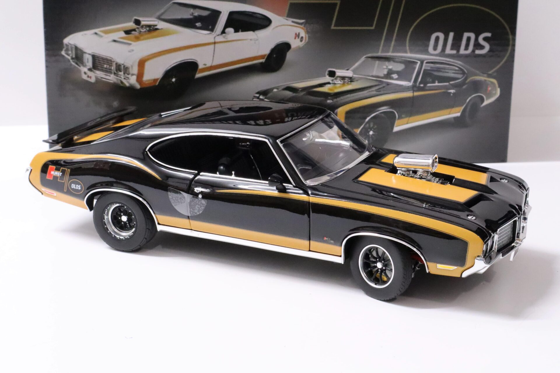 1:18 ACME 1972 Oldsmobile 442 Coupe HURST Drag Outlaw black/ gold