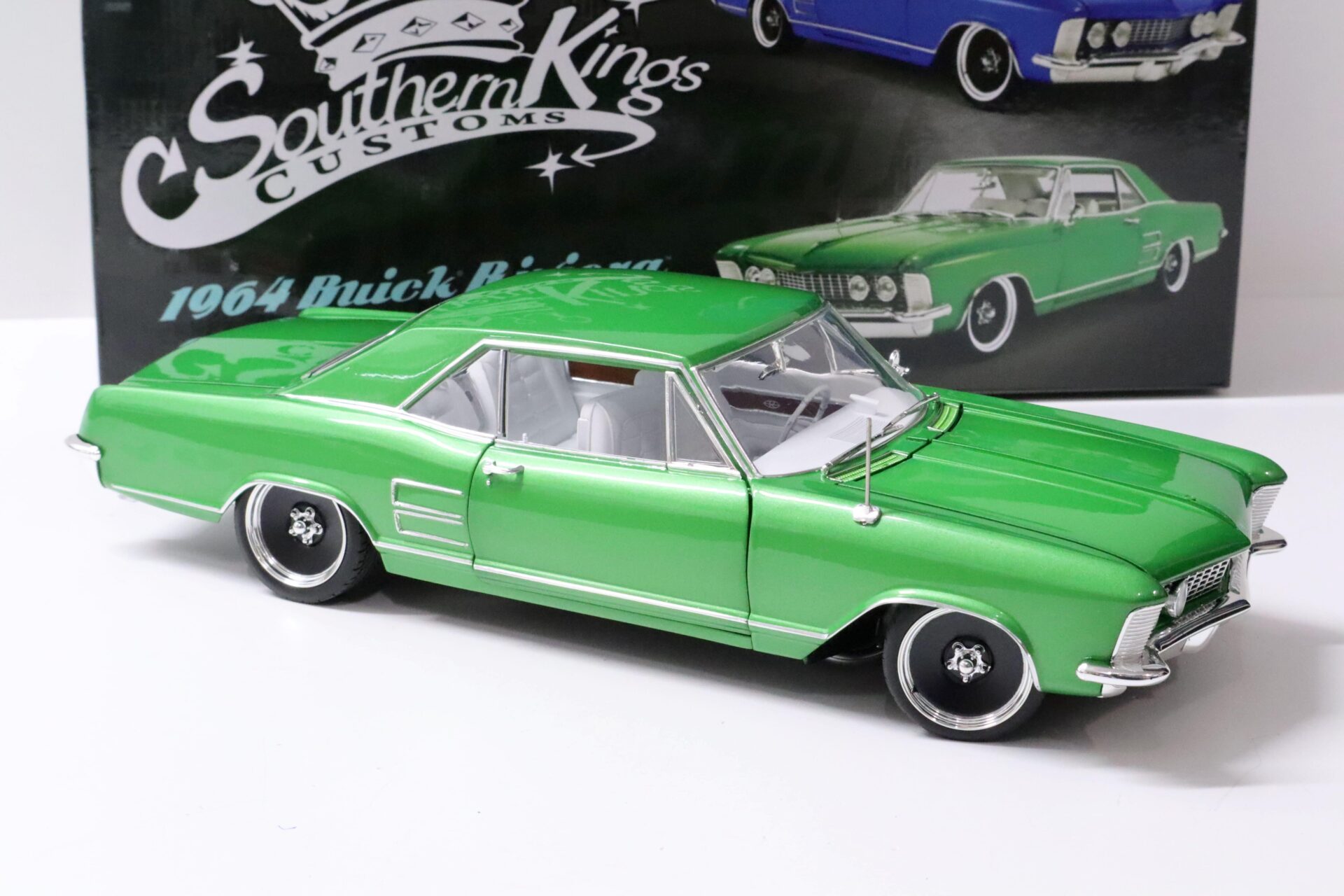 1:18 ACME 1964 Buick Riviera Coupe Custom Cruiser Southern Kings cosmic dust green
