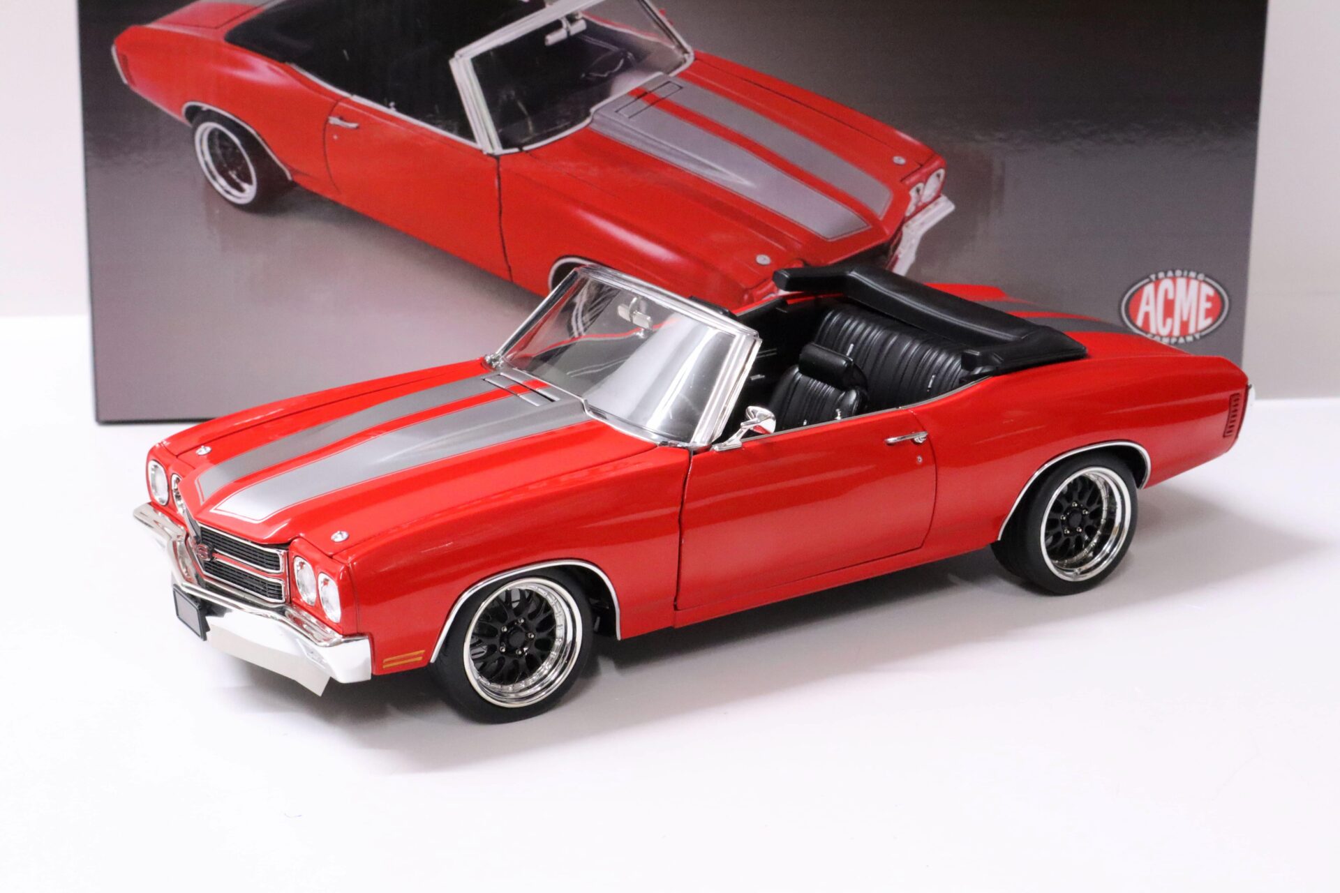 1:18 ACME 1970 Chevrolet Chevelle SS Convertible Restomod bright red/ silver stripes