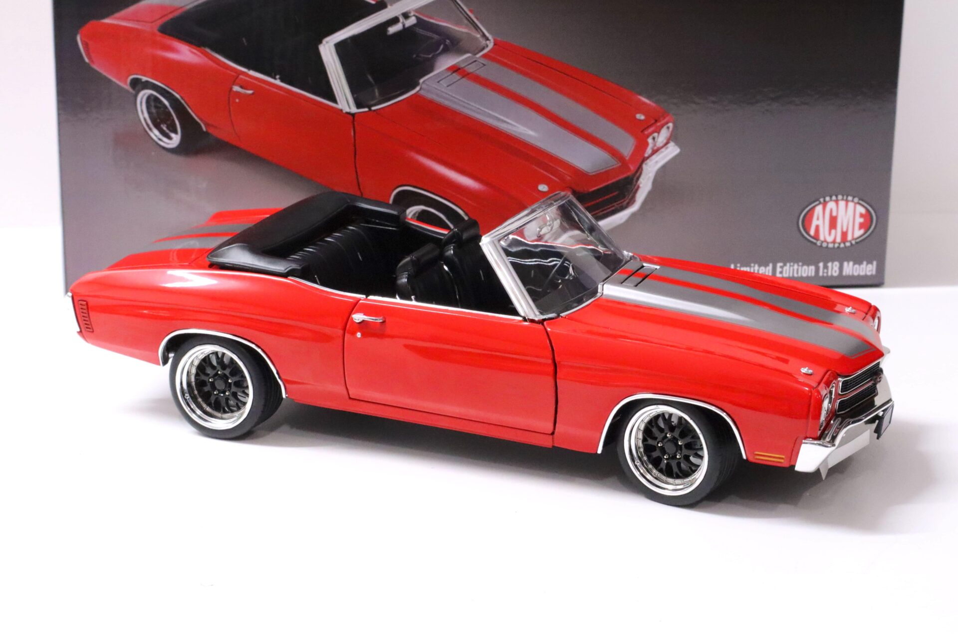 1:18 ACME 1970 Chevrolet Chevelle SS Convertible Restomod bright red/ silver stripes