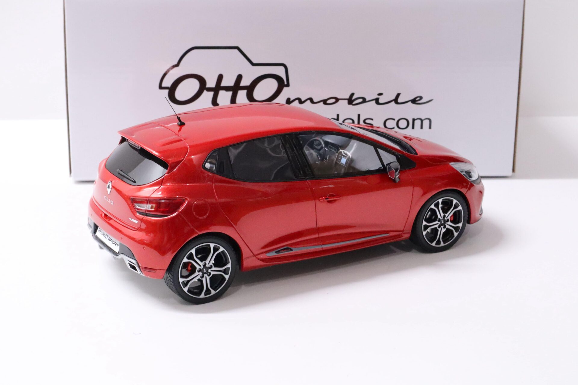 1:18 OTTO mobile OT926 Renault Clio 4 RS Trophy 220 EDC red metallic 2016