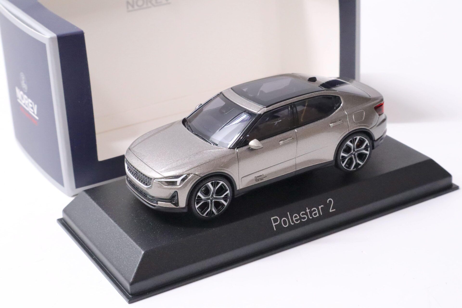 ID 62234 orig 1.jpg 1:43 Norev Polestar 2 Moon metallic 2021