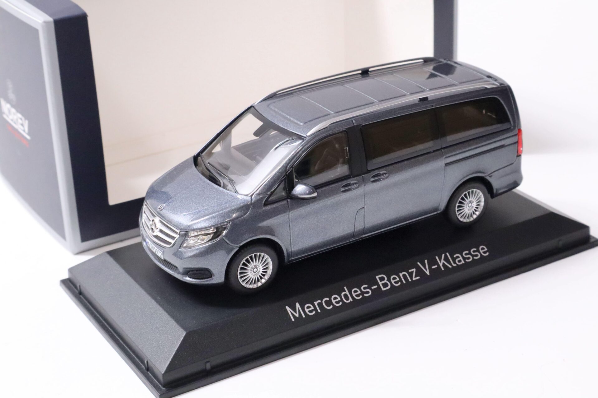 ID 62246 orig 1.jpg 1:43 Norev Mercedes V-Klasse V-Class Van grey metallic 2015