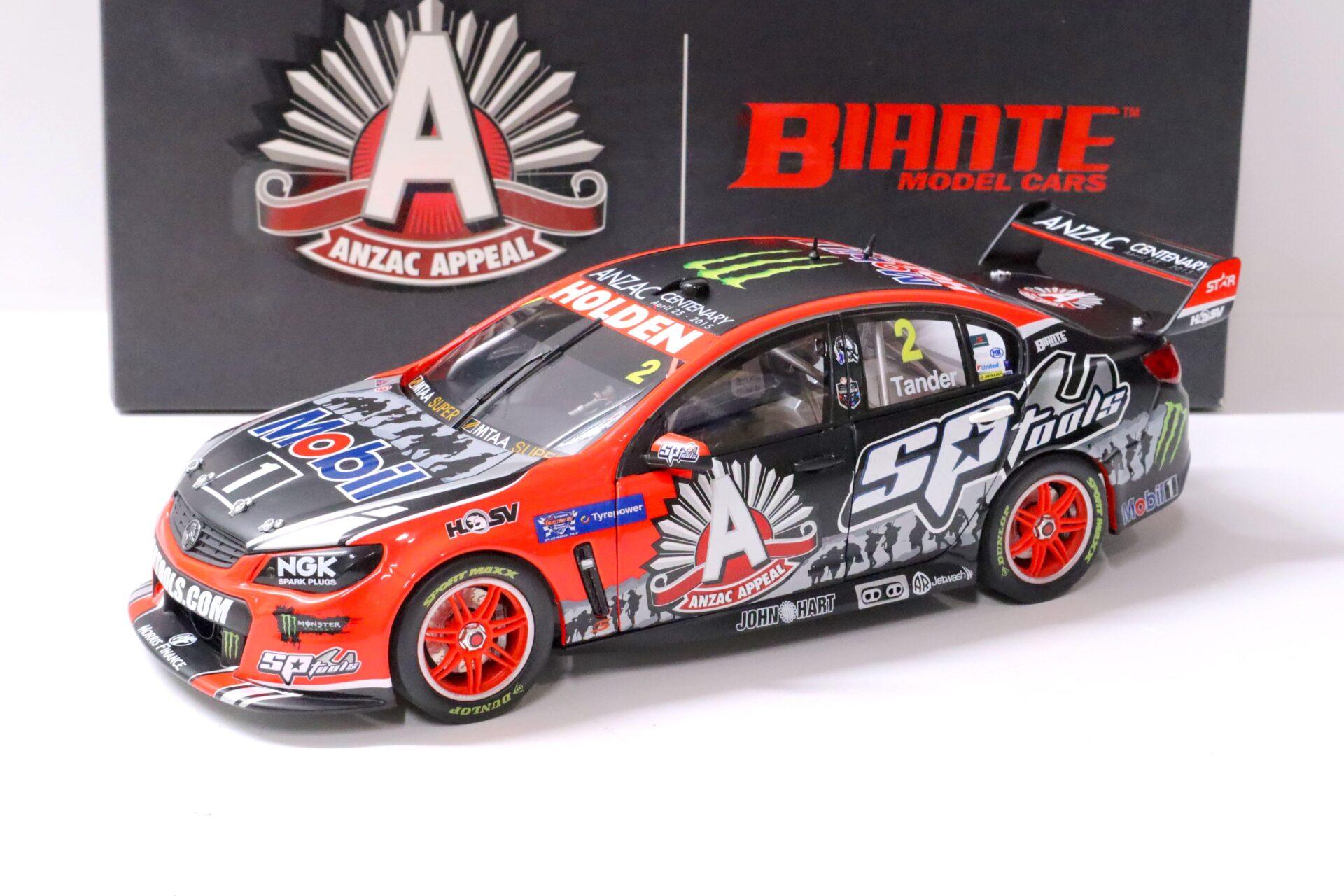 ID 62306 orig.jpg 1:18 BIANTE Holden VF Commodore V8 Supercar 2015 V8 Supercars Tander #2