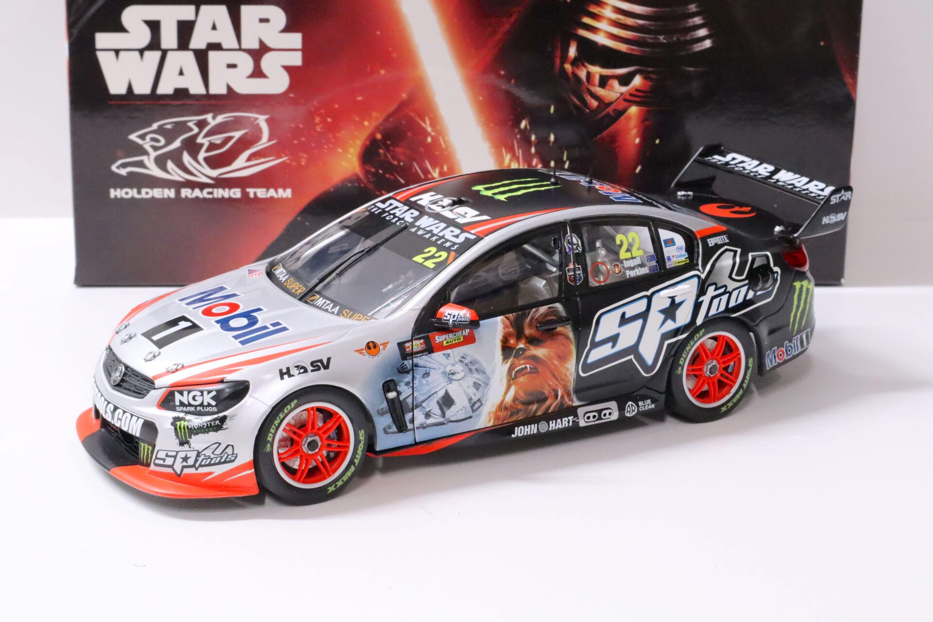 ID 62318 orig.jpg 1:18 BIANTE Holden VF Commodore V8 Supercar 2015 Bathurst 1000 #22 Perkins STAR WARS