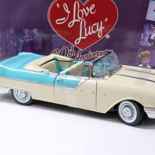 1:18 Sun Star 1955 Pontiac Star Chief Convertible *I LOVE LUCY* Nautilus blue/ white