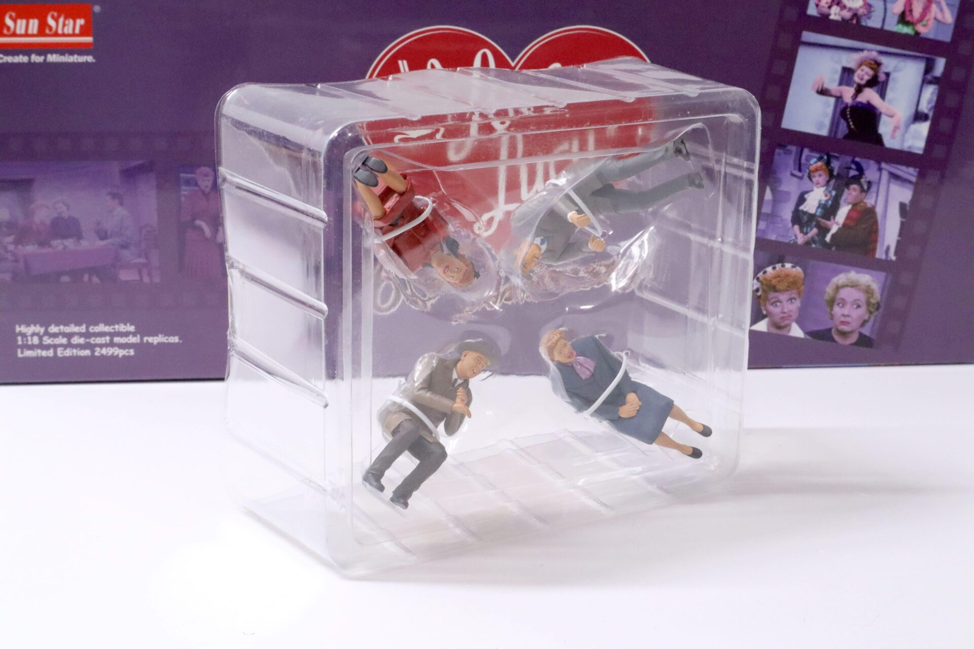 1:18 Sun Star 1955 Pontiac Star Chief Convertible *I LOVE LUCY* Nautilus blue/ white