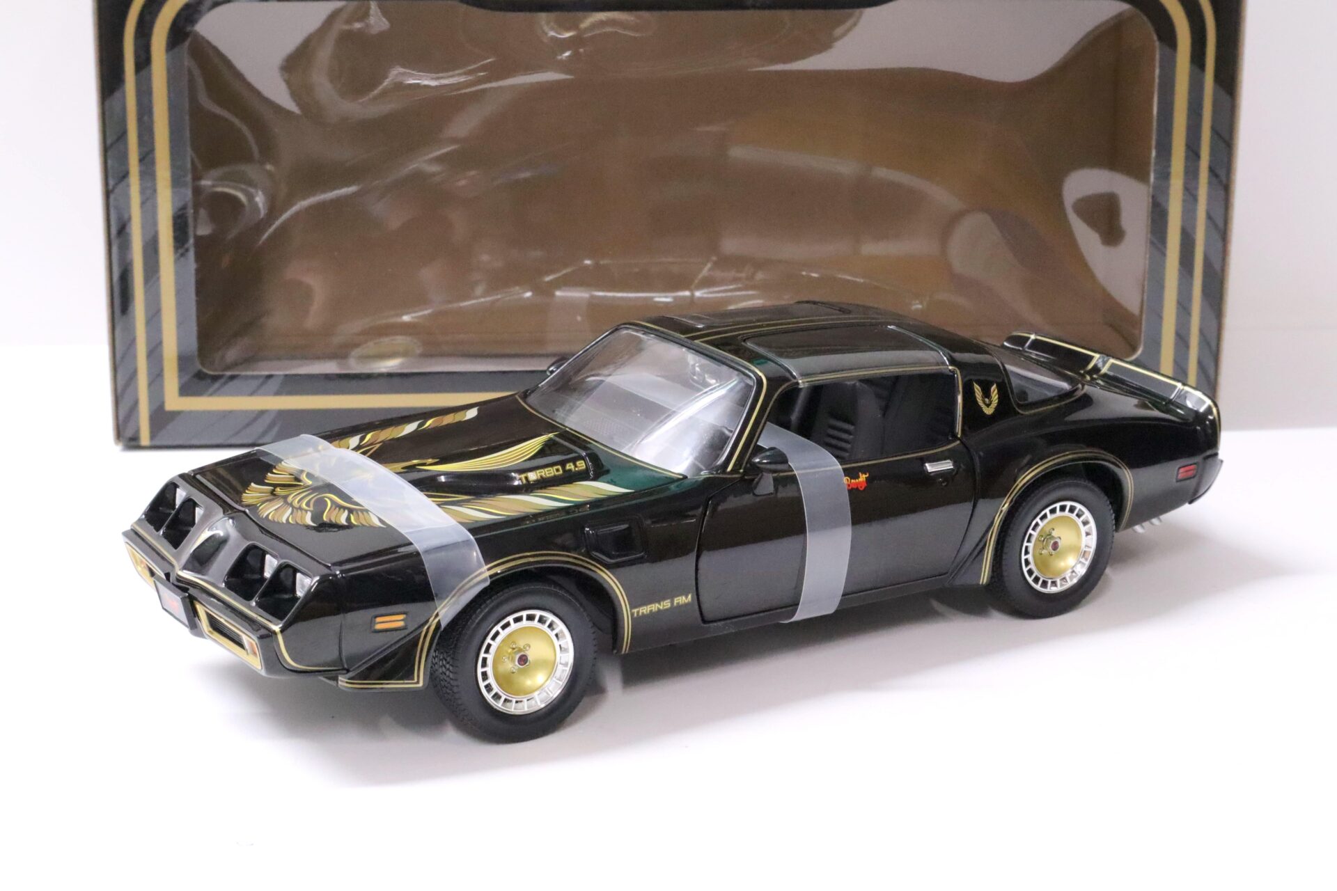 ID 62393 orig.jpg 1:18 Greenlight 1980 Pontiac Trans AM *The Smokey and the Bandit II* black