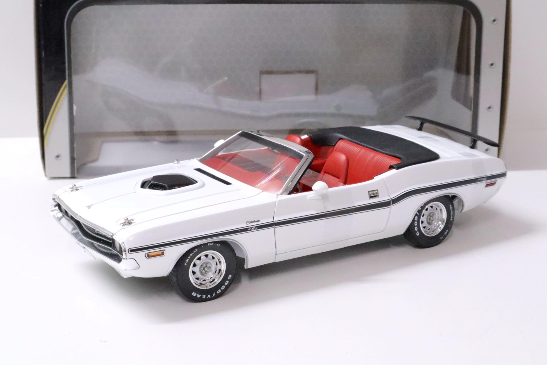 1:18 Greenlight 1970 Dodge Challenger R/T Convertible white