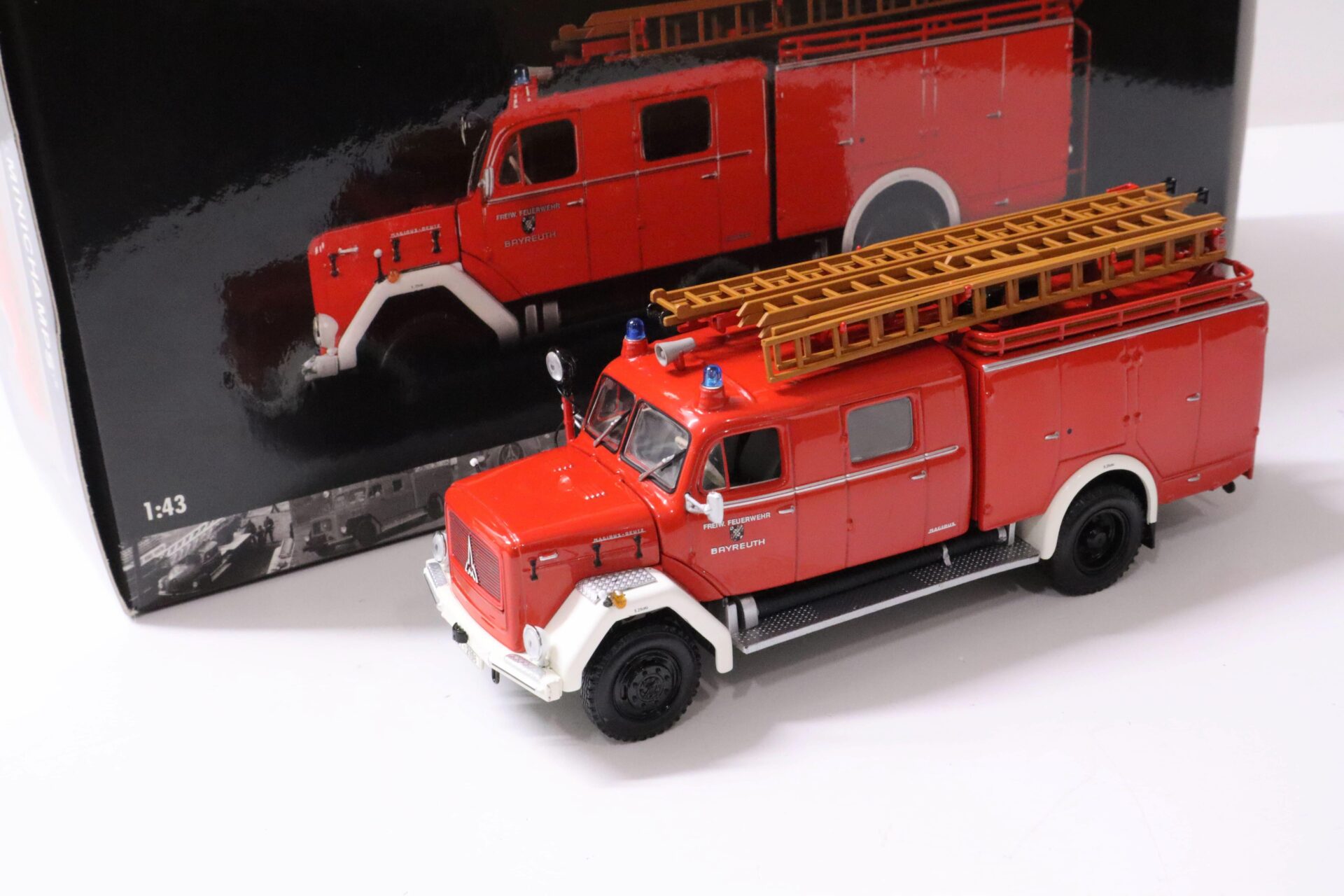 ID 62514 orig 1.jpg 1:43 Minichamps Magirus-Deutz Merkur 150A LF16 Feuerwehr Bayreuth red