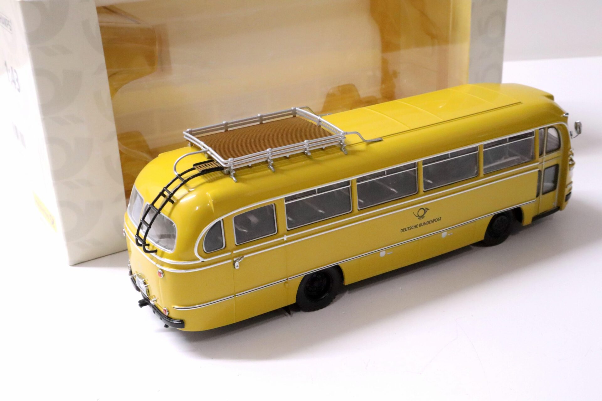 1:43 Minichamps Mercedes O 321 H Kraftbus Deutsche Post yellow