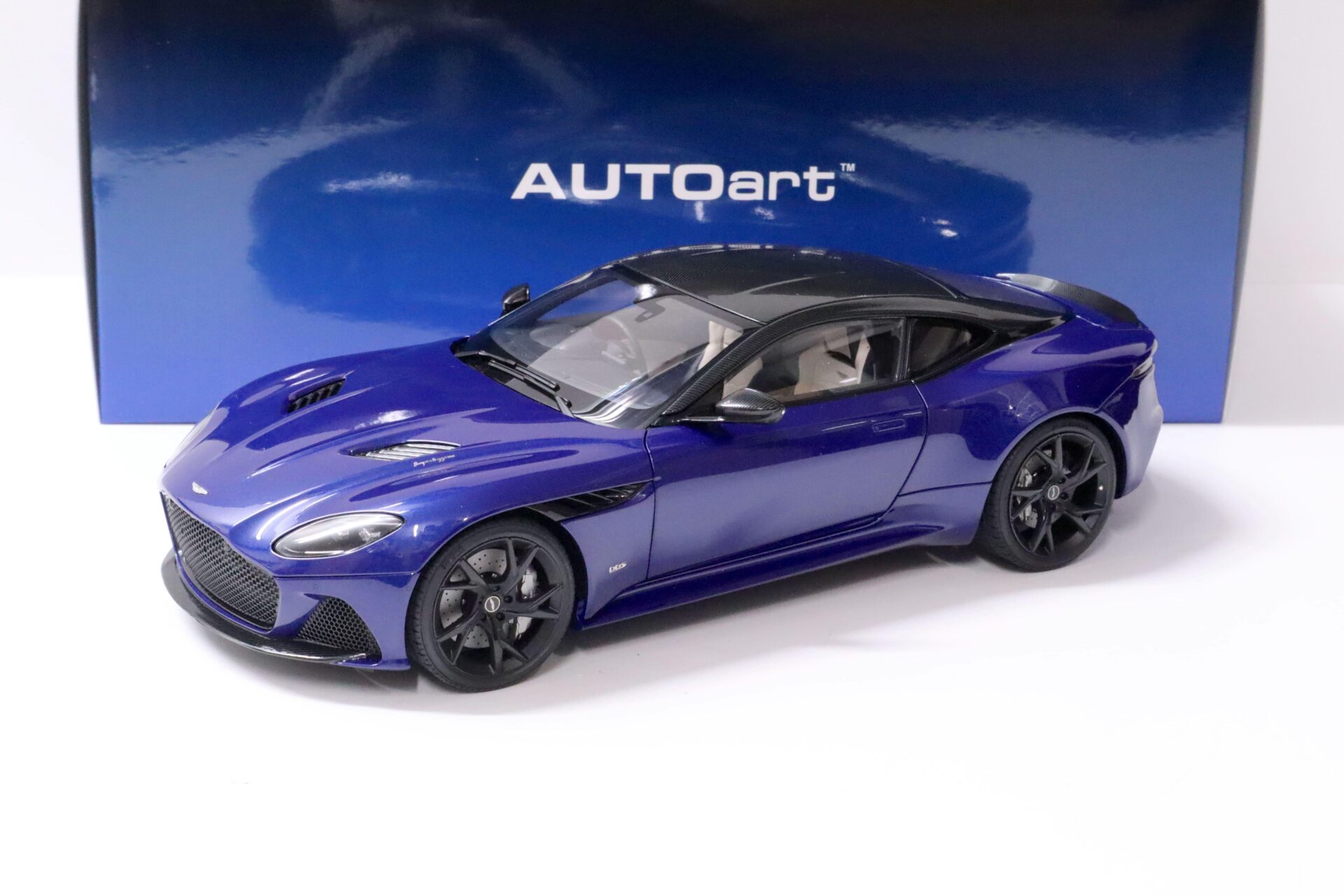 ID 62553 orig 1.jpg 1:18 AUTOart Aston Martin DBS Superleggera 2019 Zaffre blue metallic