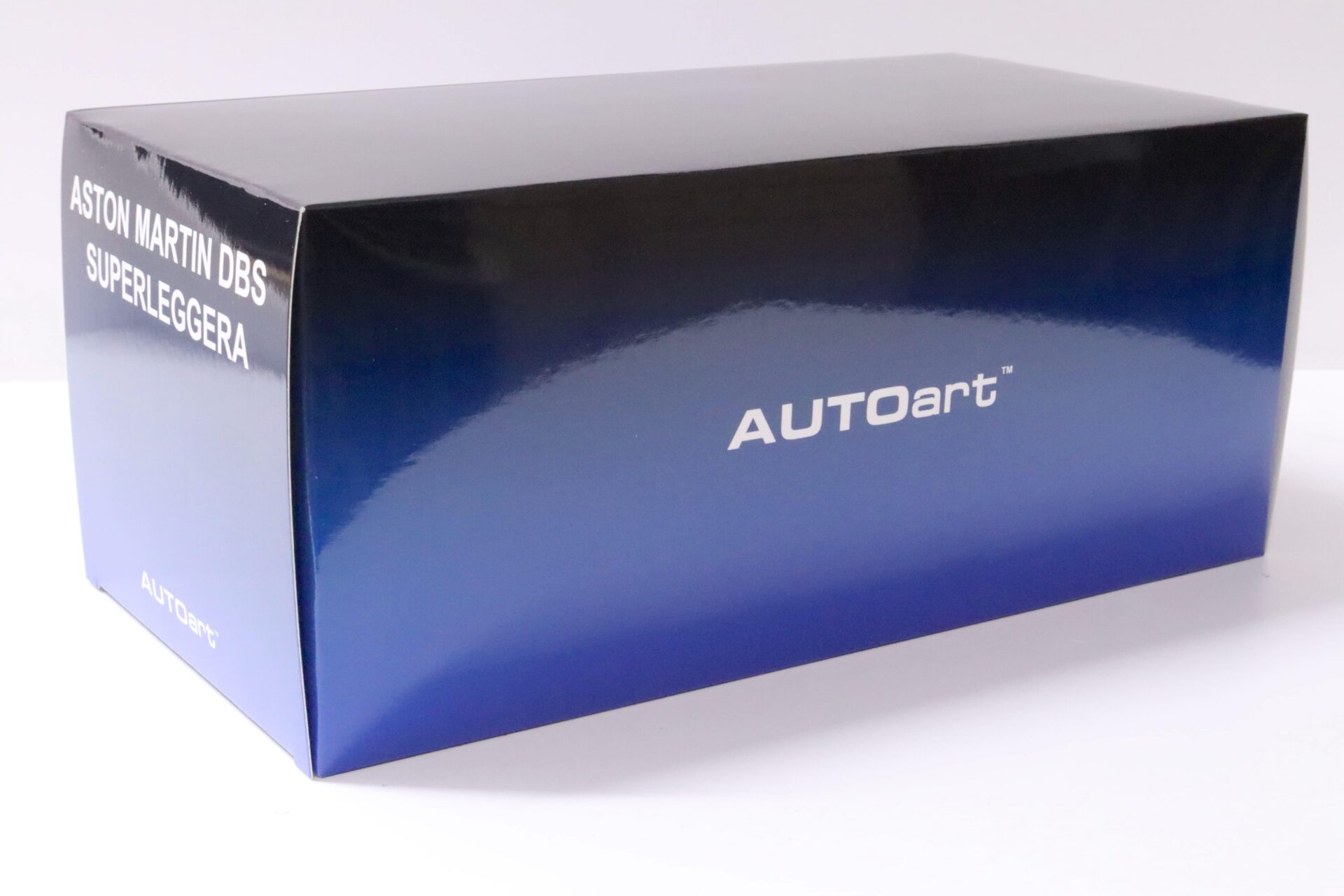 1:18 AUTOart Aston Martin DBS Superleggera 2019 Zaffre blue metallic