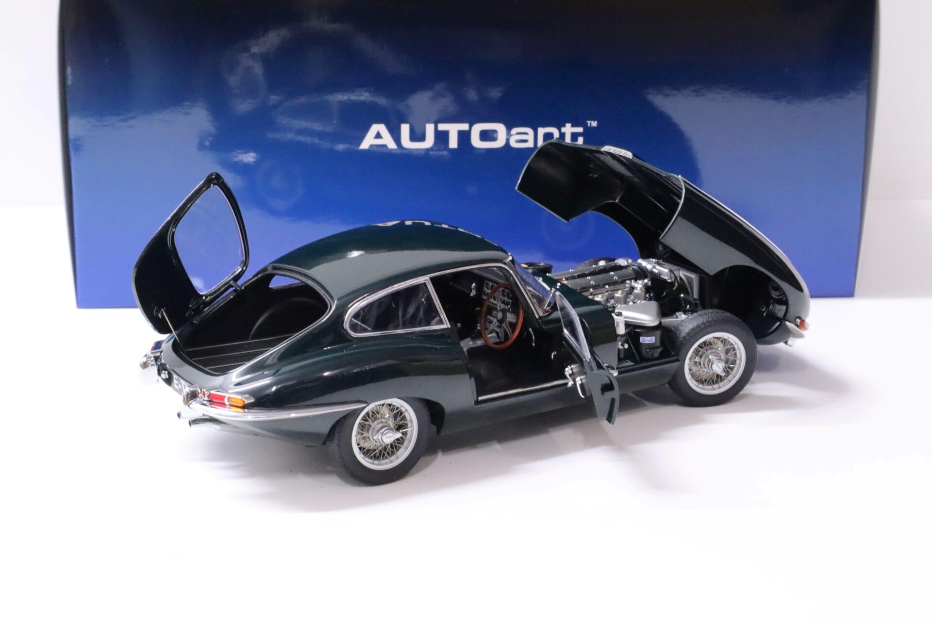 1:18 AUTOart Jaguar E-Type Coupe Series I 3.8 green