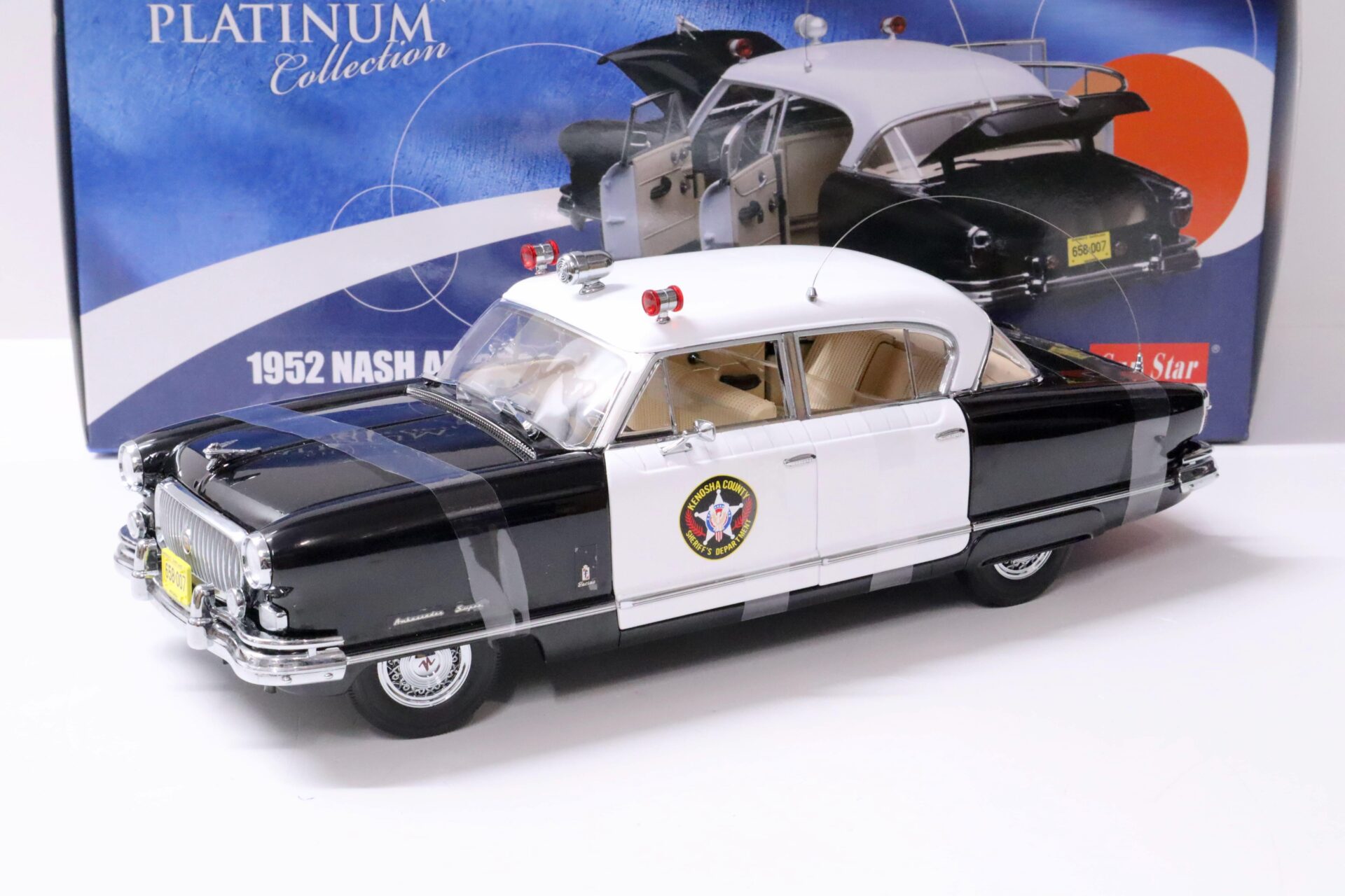 ID 62644 orig 1.jpg 1:18 Sun Star 1952 Nash Ambassador Airflyte Police Car Country Sheriff white/ black
