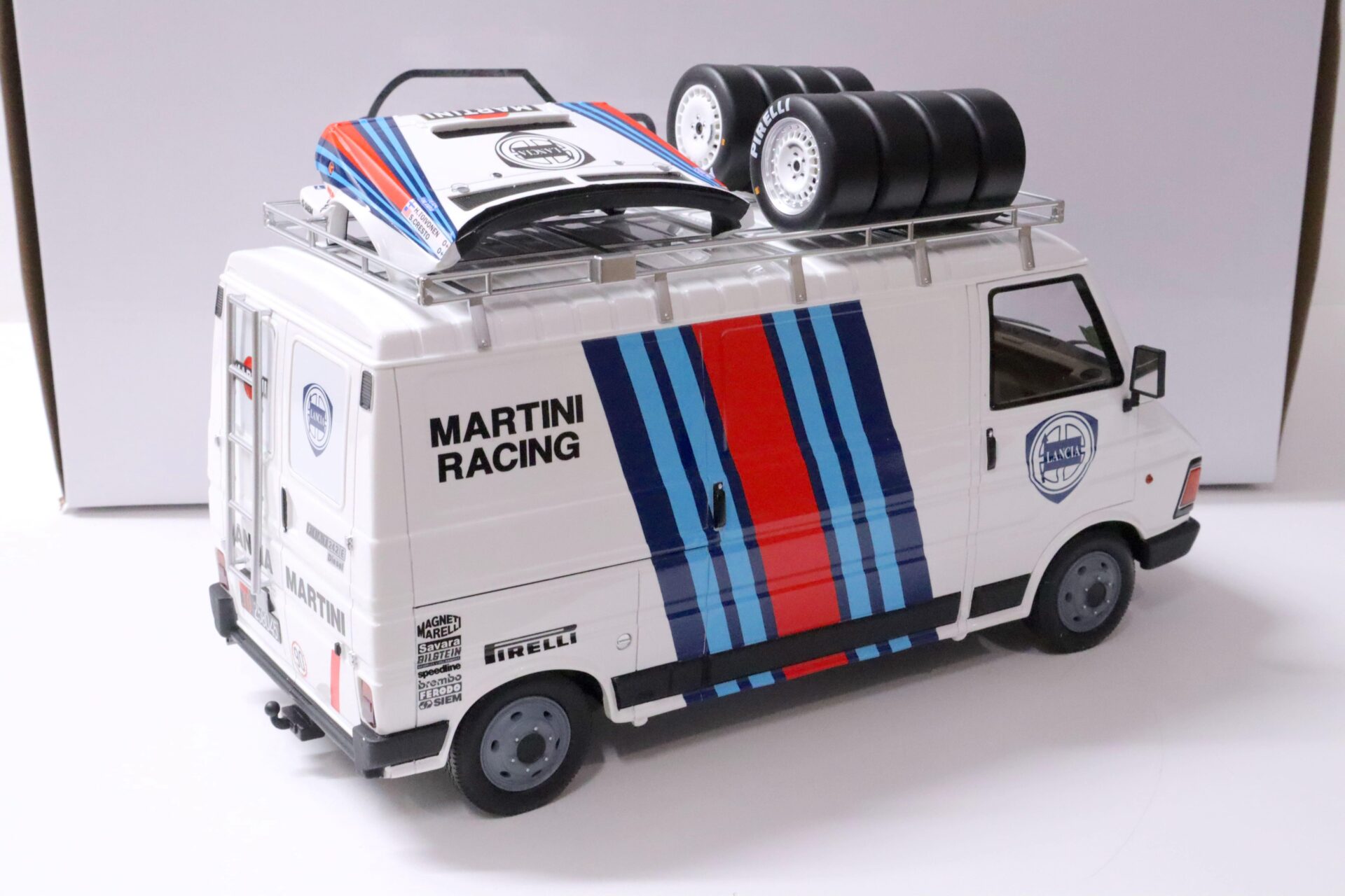1:18 OTTO mobile OT910 Fiat 242 Kasten Lancia Team Assistance Rallye Martini 1986