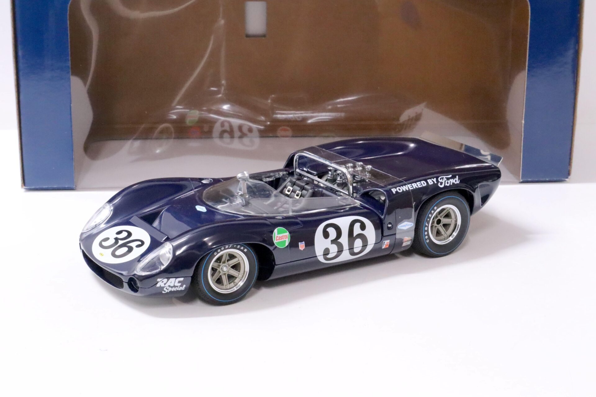 ID 62718 orig 1.jpg 1:18 GMP 1967 Lola T70 Mk.3B Dan Gurney #36 dark blue G1801511