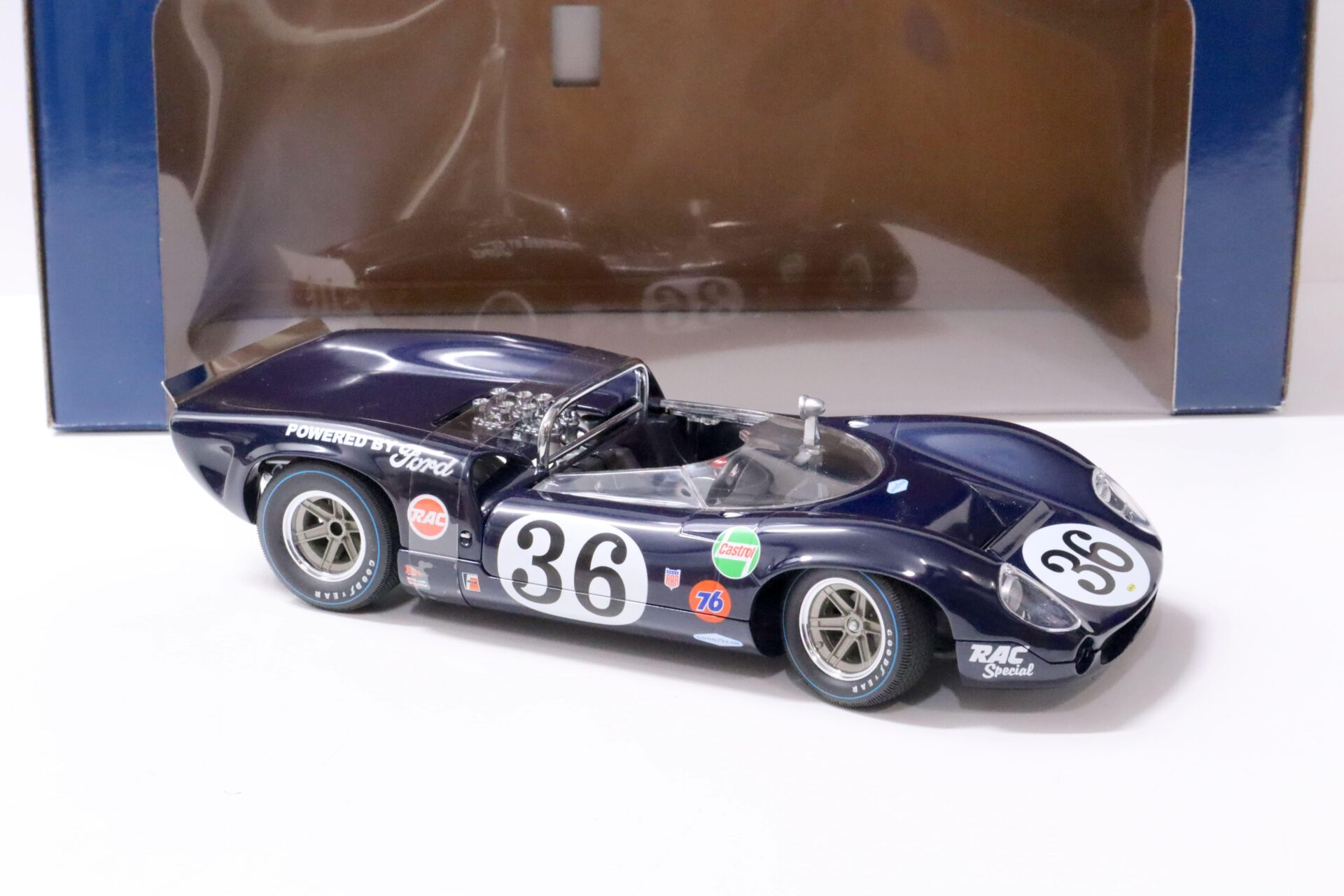 1:18 GMP 1967 Lola T70 Mk.3B Dan Gurney #36 dark blue G1801511