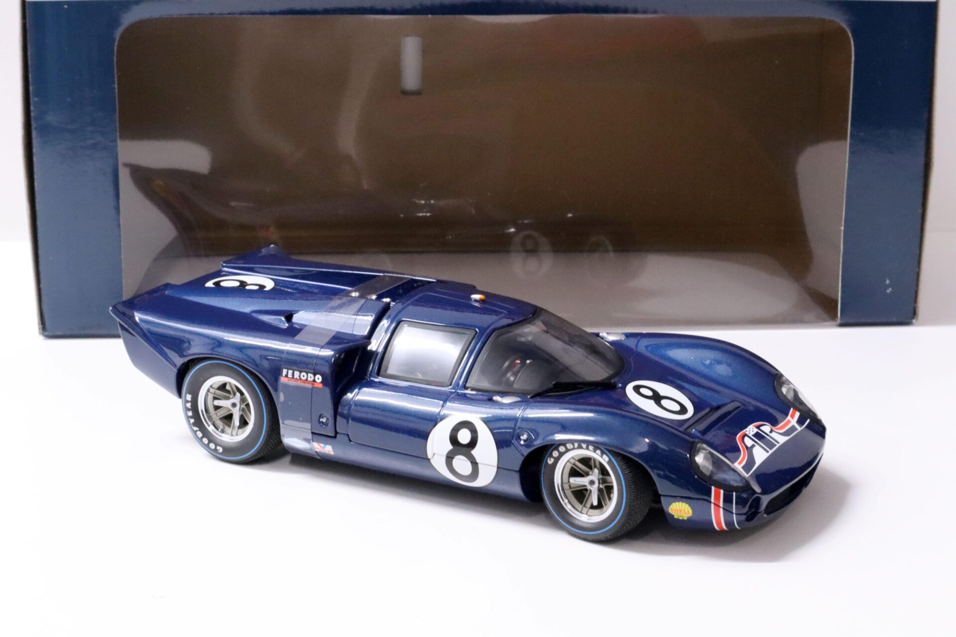 1:18 GMP 1969 Daytona Air Lola T70 Coupe #8 Leslie/ Motschenbacher 12008