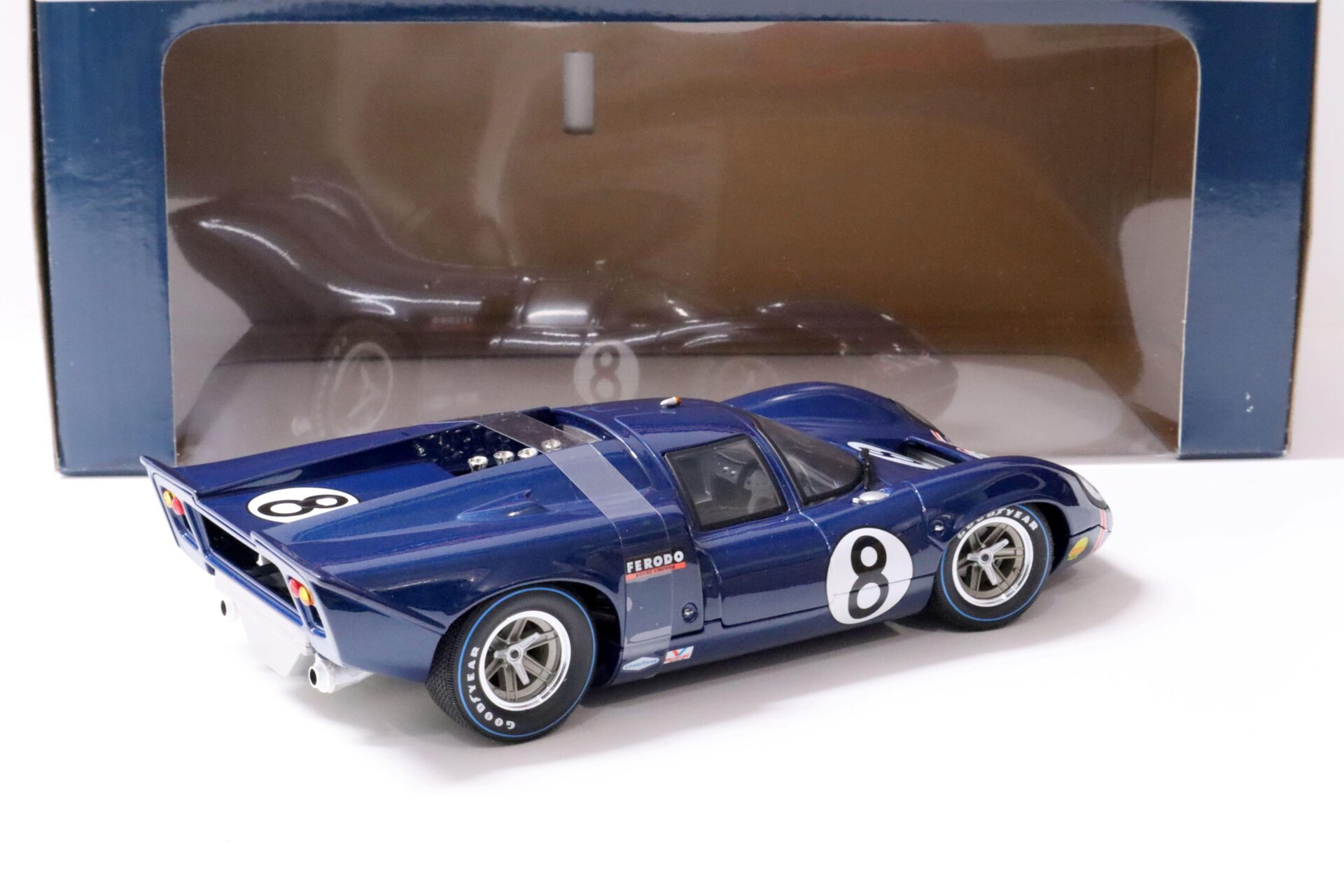 1:18 GMP 1969 Daytona Air Lola T70 Coupe #8 Leslie/ Motschenbacher 12008