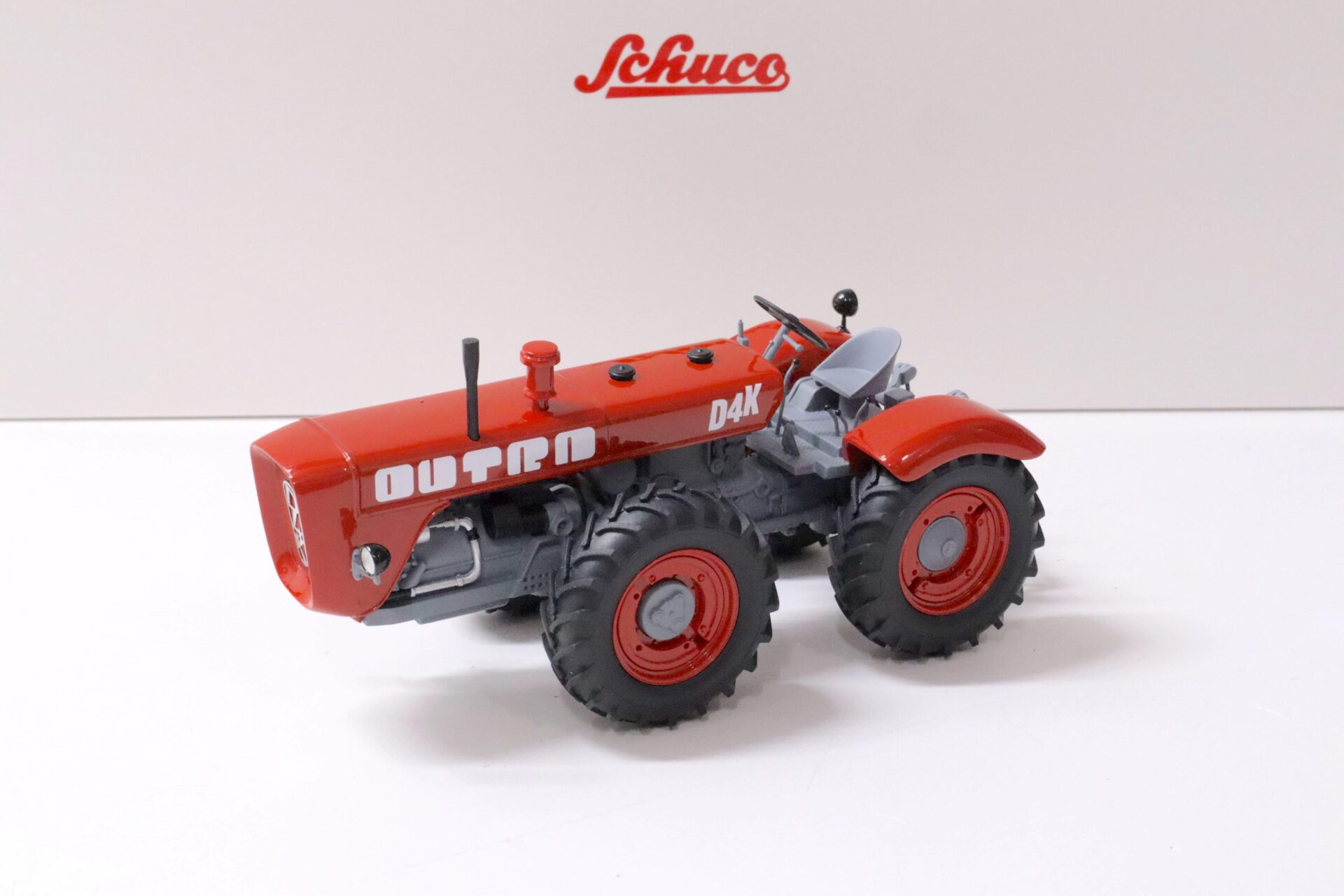ID 62742 orig 1.jpg 1:32 Schuco PRO.R32 Dutra D4K Traktor Schlepper red