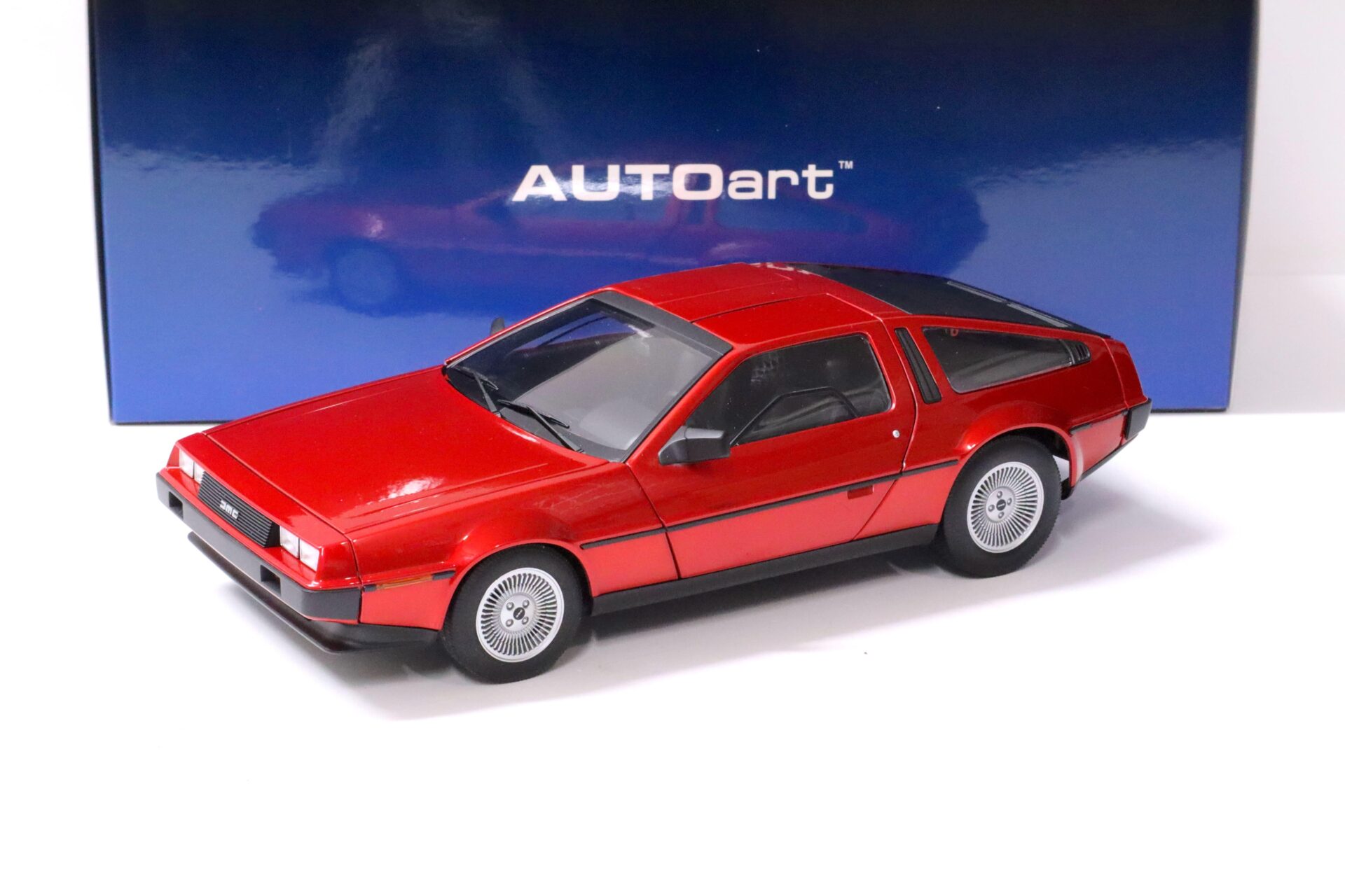 1:18 AUTOart Delorean DMC-12 Coupe metallic red 1981